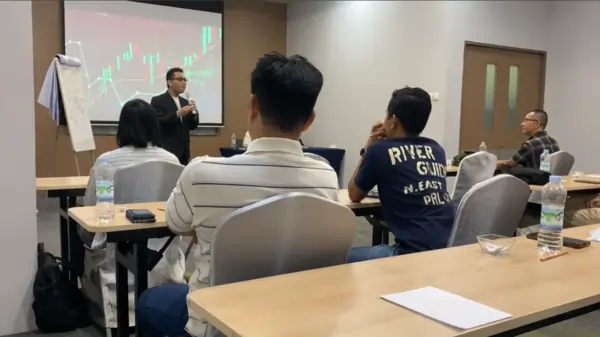 Foto grup peserta lainnya di tangga